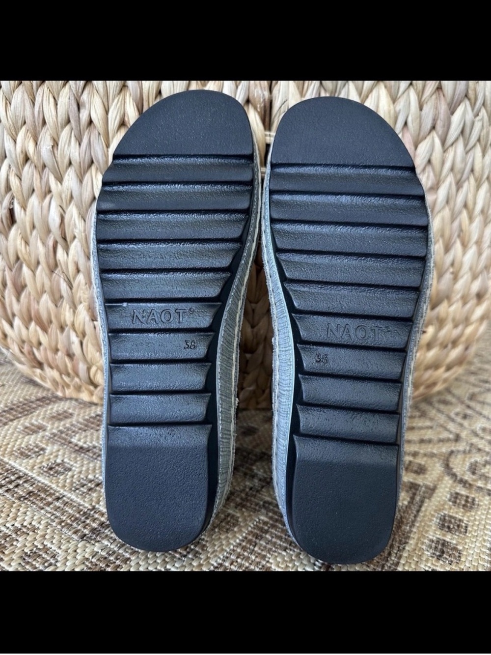 Naot Verbena Sandals Cream and black 38 - Picture 8 of 10